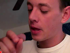 Gay dude giving a blowjob in a homemade video & getting a cumshot
