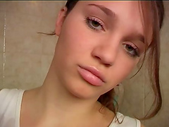 Good looking babe playing in the her bathtub - Victoria F