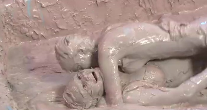 Sexy Catfight In The Mud