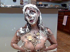 Dirty wife Mindi Mink loves playing with food and her large boobs