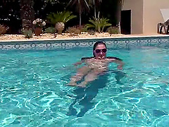 Brook moans while fingering her juicy pussy in the pool - HD