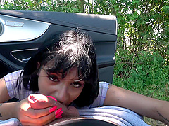 Outdoor dicking in the car with a brunette darling and her man