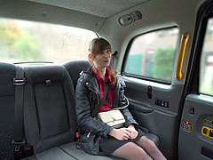 Slutty babe Luna Dark pays for a taxi ride with her pussy