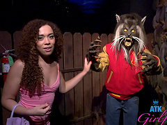 Curly haired babe Willow Ryder spend a day in the wax museum