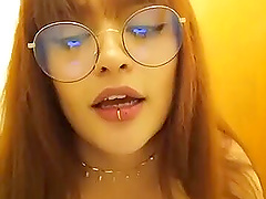 Chubby latina with big tits and piercing solo show on webcam