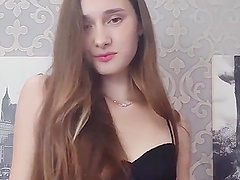 Long-haired webcam model's seductive solo show