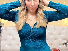 Blonde bombshell's solo show on webcam