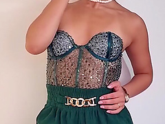 Latina webcam model's seductive solo show