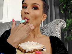 Beautiful shemale in sexy panties, solo play.