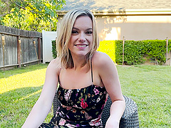 Beautiful pornstar Robbie Echo gives a blowjob and have sex in missionary position.