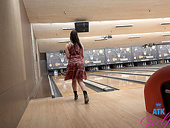 Beautiful brunette gets her pussy licked in a car.