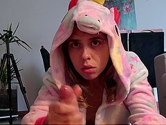 Brunette Scarlett Taylor gives a blowjob to her boyfriend in pov style