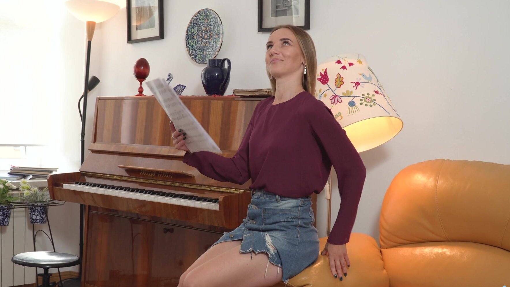 Hot solo action with a sexy brunette and her toys