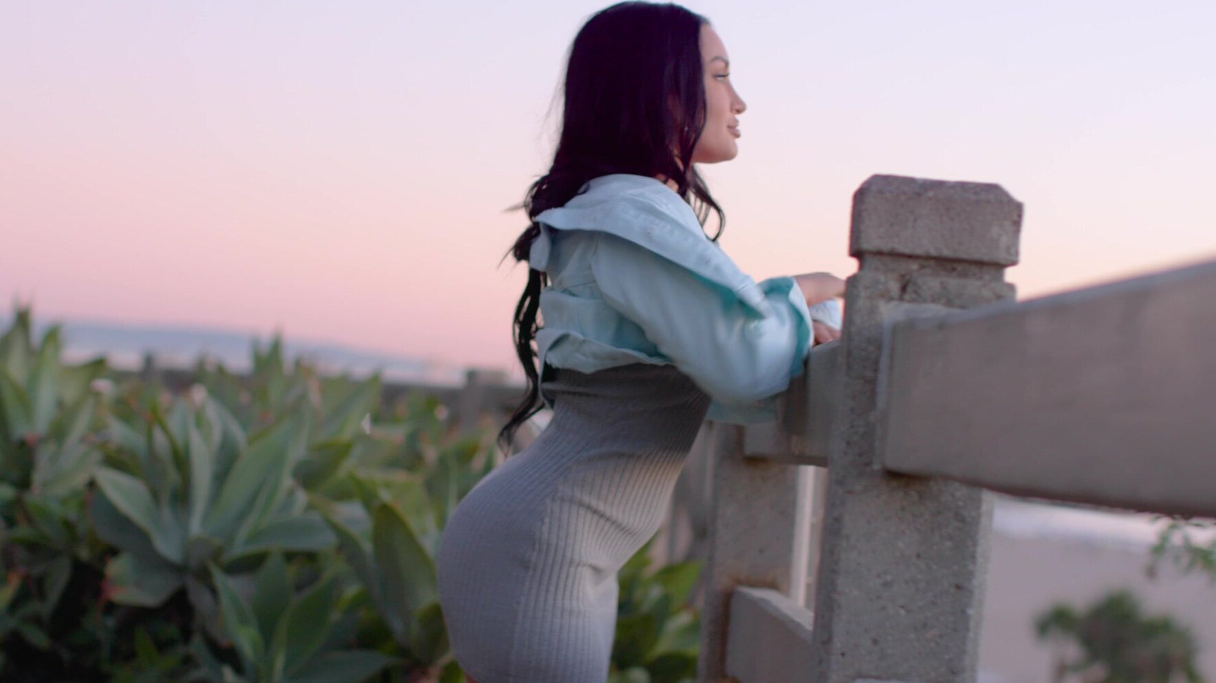 Brunette bombshell Gabriella savors Manuel's meat in a raunchy double-penetration scene