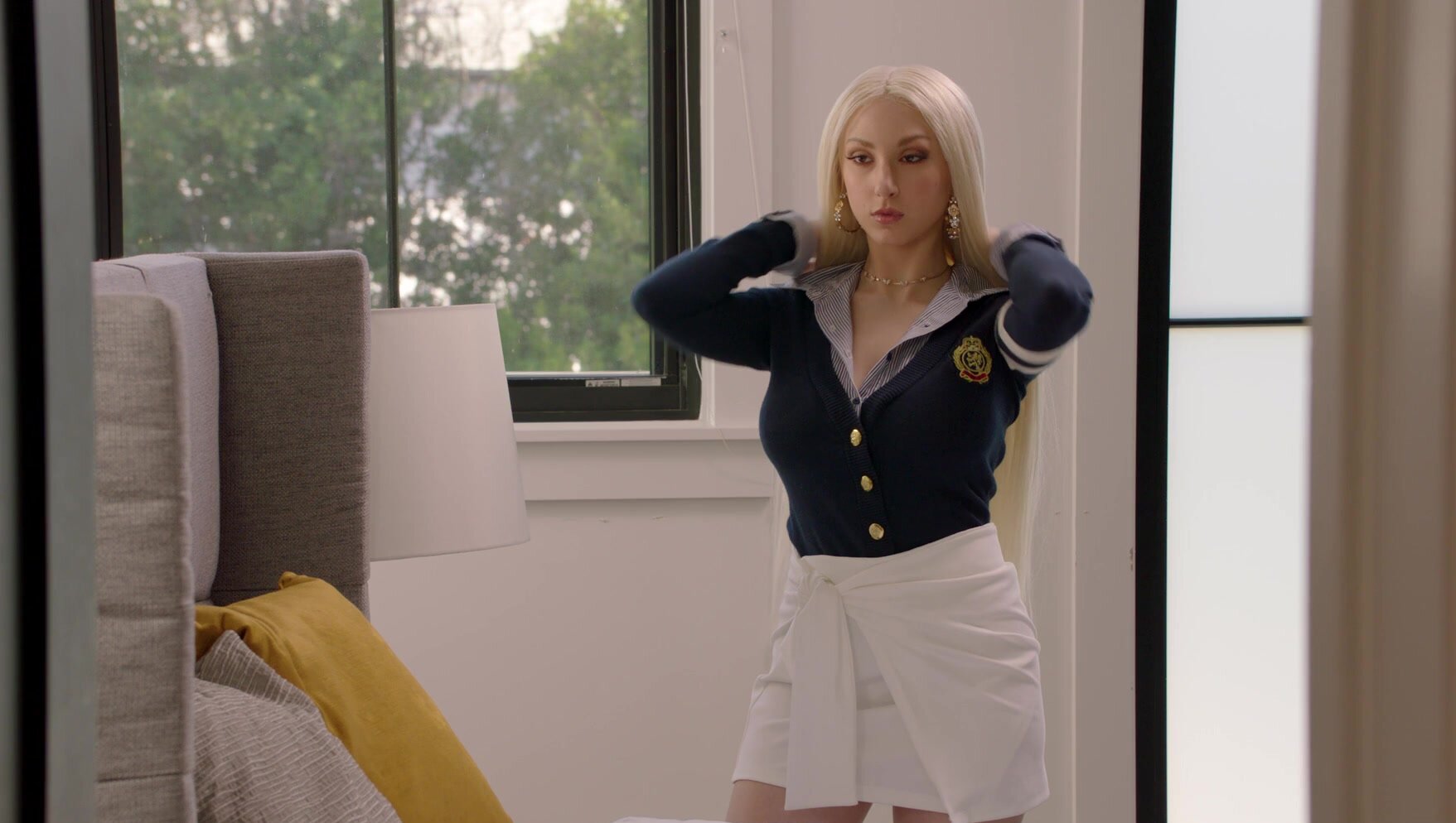 Blond bombshells Oliver & Skylar indulge in a steamy BJ session