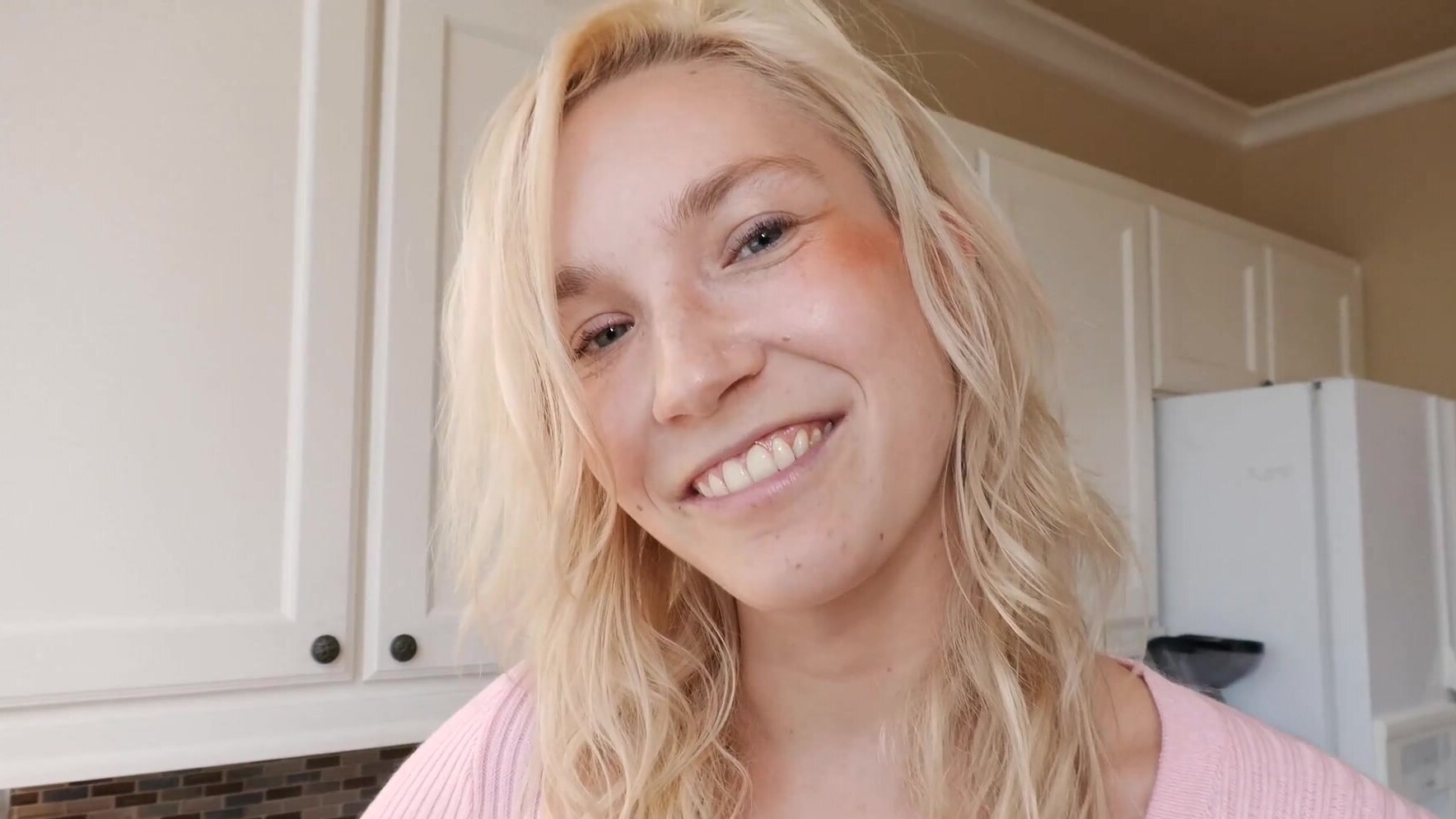 Blonde bombshell Claire teases Stoney's throbbing member with her expert tongue