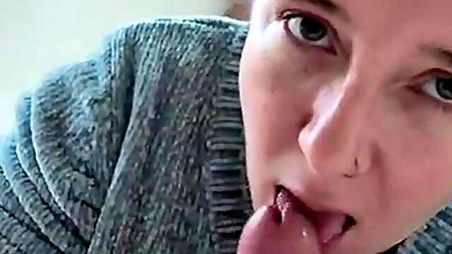 Elle me suce la bite