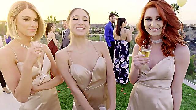 The weird wedding, sneaky waitress