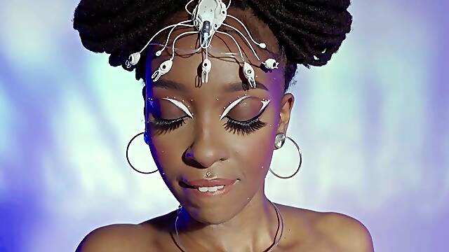 Big booty ebony teen exposes naked body