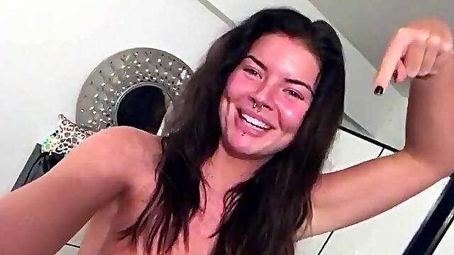 Webcam brunette solo masturbation