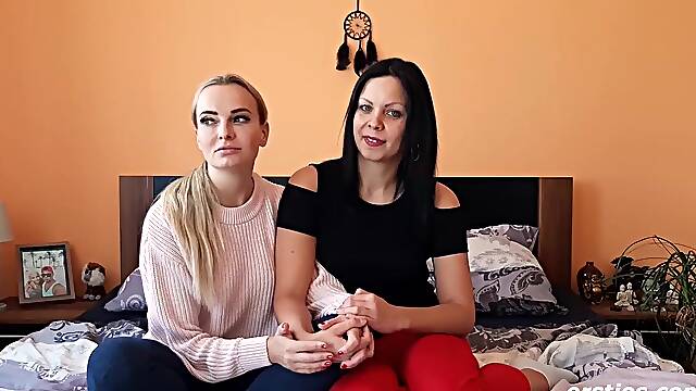 Ersties - Heißes lesbisches Date mit Victoria P und Julia P