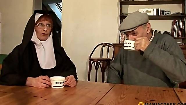 Papy Voyeur Old Nun Zoranal Double Penetration Nonne B - mommy