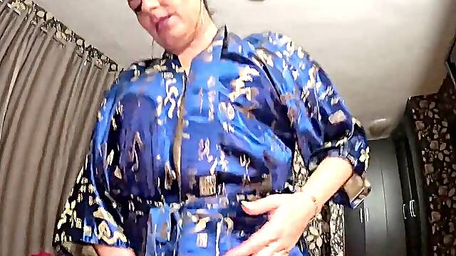A whorish Geisha deep-throat Cock and Play with cum 274