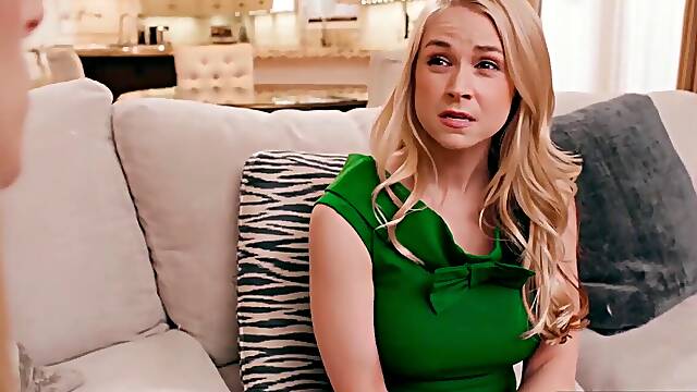 She-male housewife gets her big cock sucked by sizzling cougar