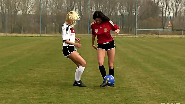 After hard training Naomi Nevena wants to get fuck with Vanessa Decker