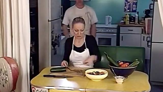 Helped two Milfs in the kitchen