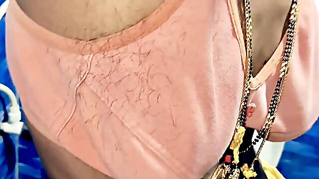 Bhabi desi se depila en el baño